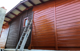 Rénovation décapage et remise en peinture complète, façade, pignon volets, dessous de toit. Travaux effectués à Savouges 21910. 